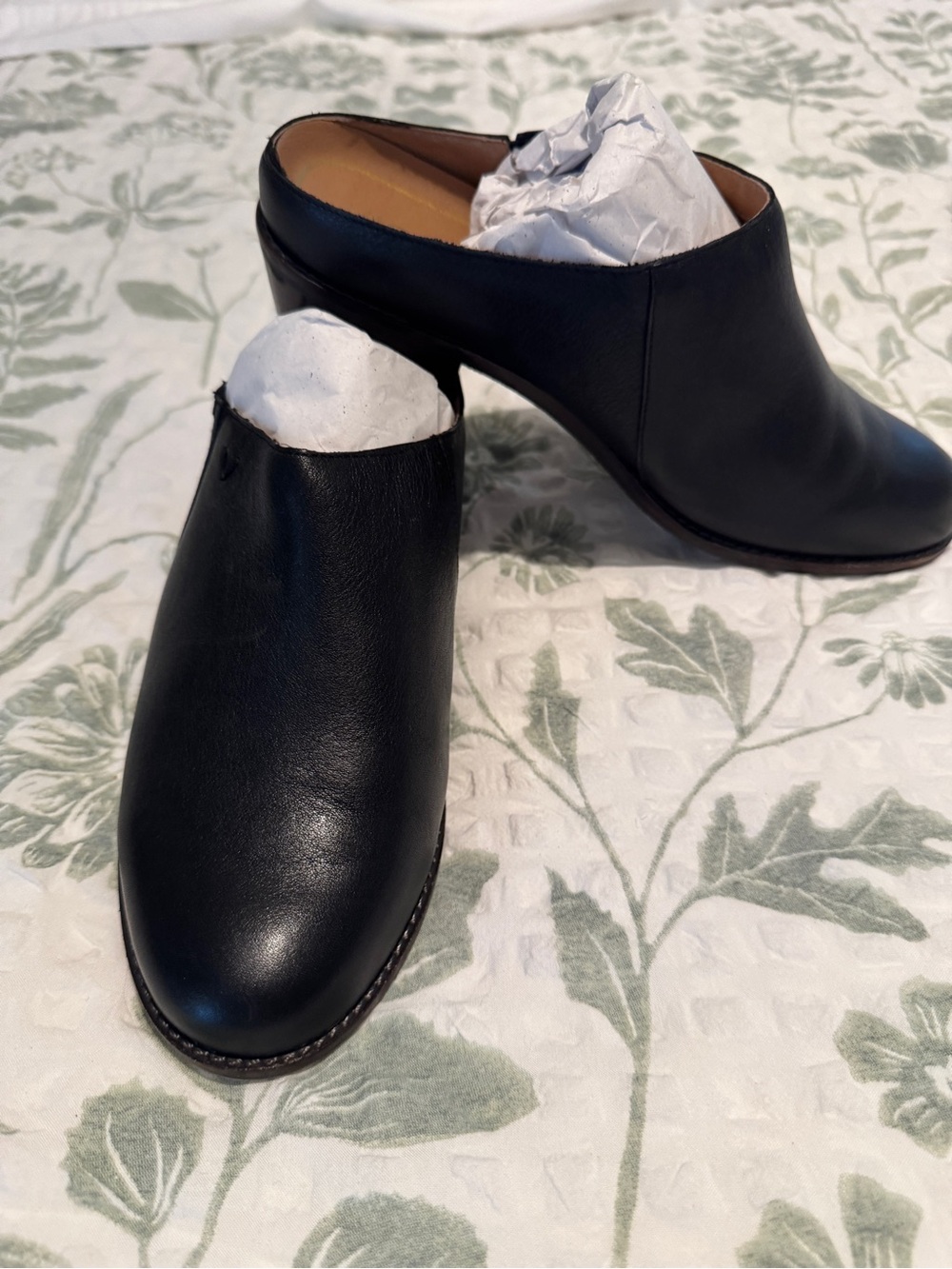 Vionic Black Leather Joy Nellie Mule Clogs